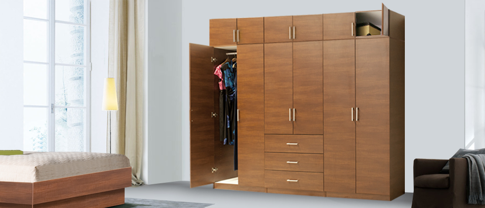 Wardrobe Closet in Bedroom