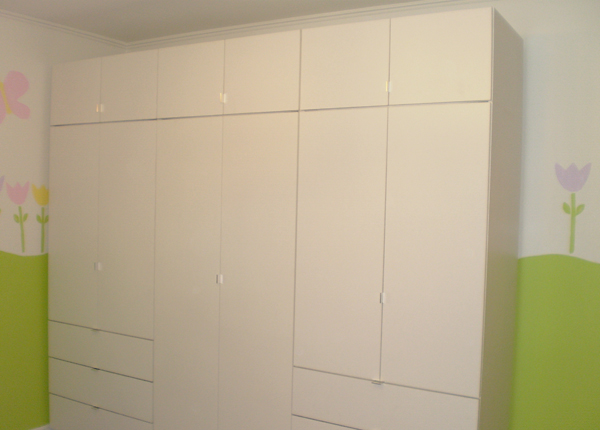 WARDROBE/CLOSET - White Glossy Fronts w/ White Matte Case